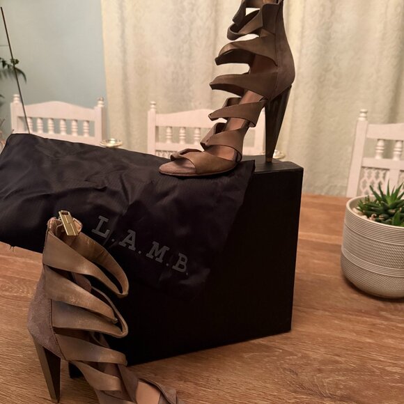 NIB L.A.M.B. by Gwen Stefani Gray Suede Quintessa Strappy Sandals - Size 7 - Picture 5 of 7